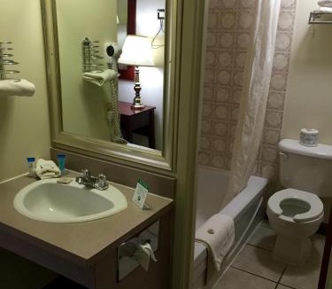Brandon Hotel | Colonial Inn
