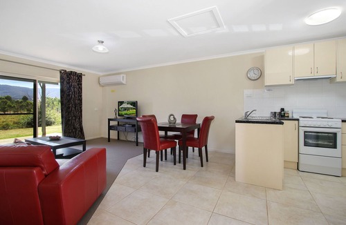 Allans Flat House | Colonial Inn Guest Rooms