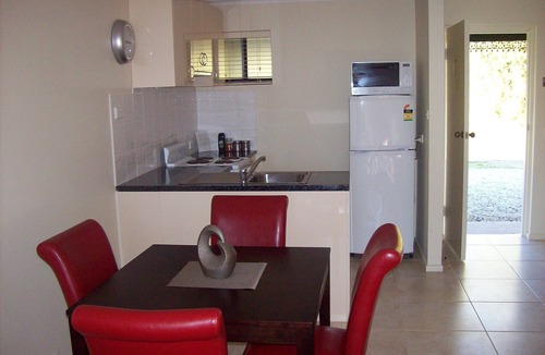 Allans Flat House | Colonial Inn Guest Rooms