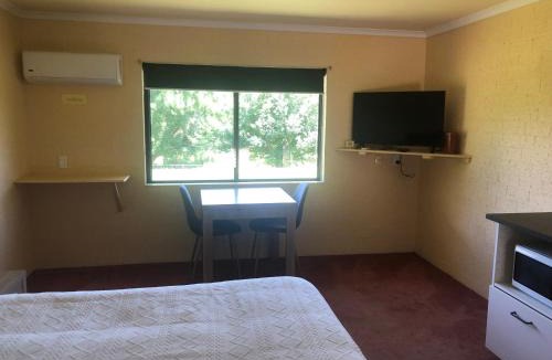 Allans Flat Hotel | Colonial Inn Guest Rooms