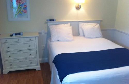 Harbor Springs Hotel | Colonial Inn Harbor Springs