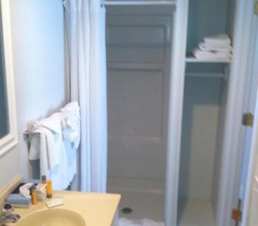 Harbor Springs Hotel | Colonial Inn Harbor Springs