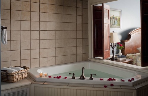 Smithville Bed & Breakfast | Colonial Inn