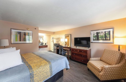Camden Hotel | Colonial Inn