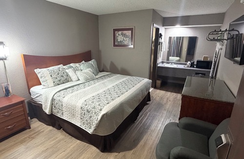Shawnee Hotel | Colonial Inn