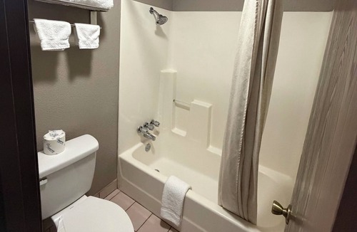 Shawnee Hotel | Colonial Inn