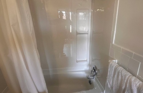 Chatham-Kent Hotel | Colonial Motel