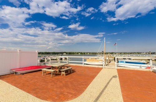 Hampton Bays Hotel | Colonial Shores Resort
