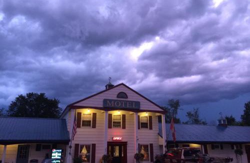 Farmington Hotel | Colonial Valley Motel