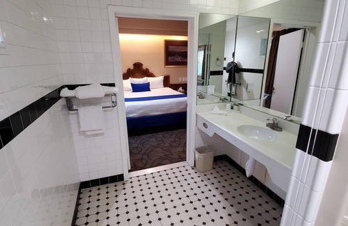 NoHo Arts District Hotel | Colony Inn