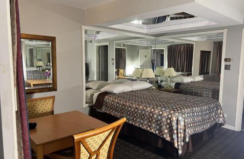 Brookfield Hotel | Colony Motel