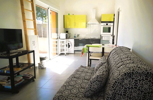 Brem Sur Mer House | COLOR BOX near the sea