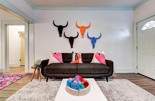 Central Oklahoma City House | Color Pop Cottage - Half mile from Plaza district