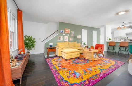 Cary House | Color Pop Cottage Stylish 2BR with 2 Parking Spots
