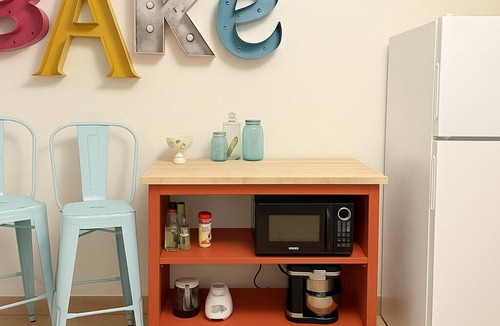Lawrence Apartment | ★ Color Splash 2BR – Cozy, Cute Comfort, Close to KU ★