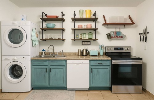 Lawrence Apartment | ★ Color Splash 2BR – Cozy, Cute Comfort, Close to KU ★