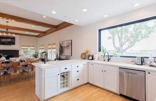 Smithville House | Colorado river access, game room & swimming pool