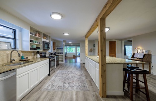 Cedar Creek House | Colorado River Banks Estate