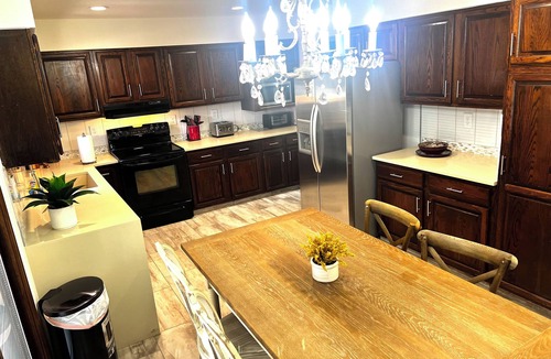 Northeast Colorado Springs House | Colorado Springs Family Retreat Hot Tub & Game Room By AFA & Garden of the Gods