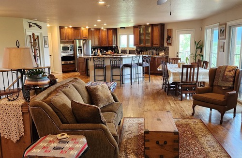 West Colorado Springs House | Colorado Springs Mesa Retreat