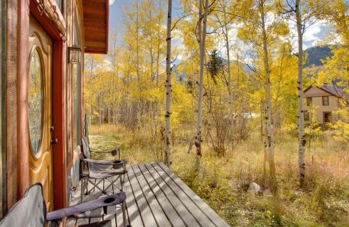 Marble House | Colorful Cabin w/Teepee, Fire Pits & Mtn Views!