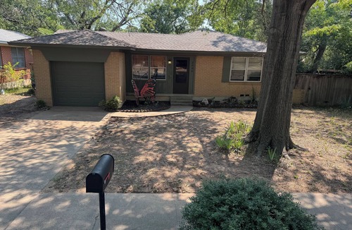 Denton House | Colorful Cottage in the Heart of Downtown Denton
