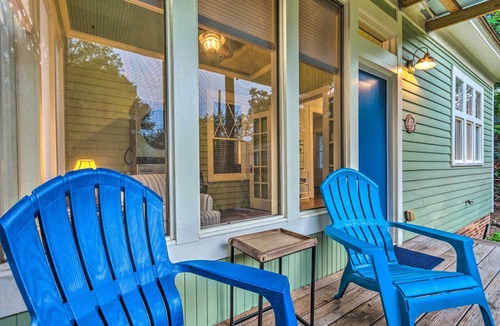 Hillcrest Cottage | Colorful Cottage w/Deck ~ 5 Mi to Downtown!