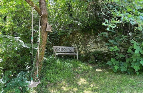 Puy-l'Eveque House | Colorful country house with spacious garden, extra-large pool and forest