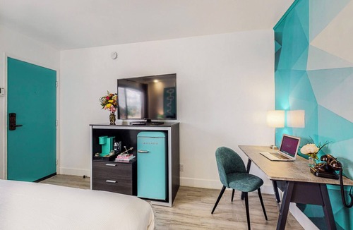 Nob Hill Hotel | Colorful Family Suite in Nobhill