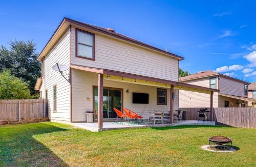 Kyle House | Colorful Kyle Home with Pool Access Pets Welcome!