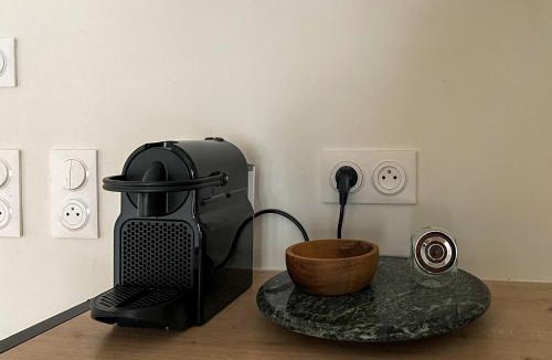 Montreuil Apartment | Colorful minimalist apartment 10min away from Paris