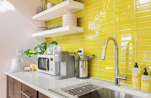 Mosby Apartment | Colorful private guesthouse in charming Richmond with Parking