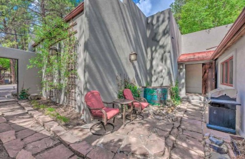 Ruidoso Apartment | Colorful & Unique Ruidoso Studio Escape in Midtown