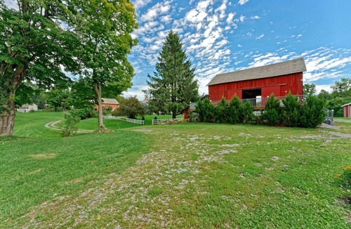 South Hartford RV Rental | Colorful Upstate New York Yurt Rental on a Farm