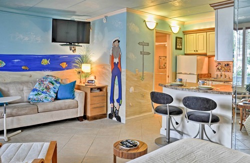 Northeast Virginia Beach Apartment | Colorful Virginia Beach Studio - Steps to Beach!