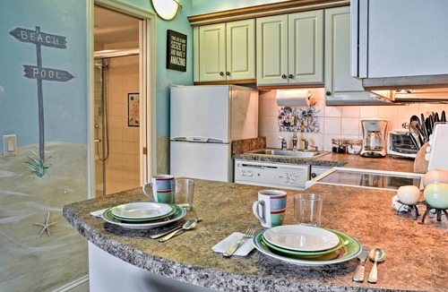 Virginia Beach Apartment | Colorful Virginia Beach Studio - Steps to Beach!