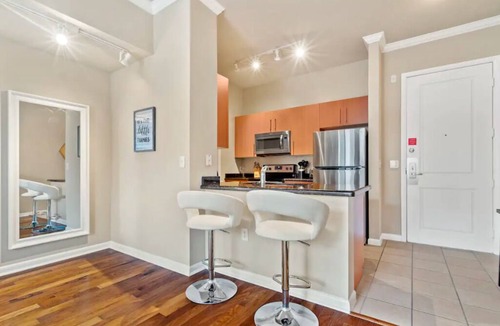 Cityplace Apartment | Colorful Yet Cozy Apartment In Uptown Dallas!