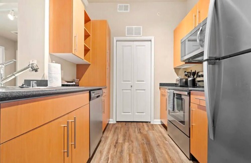 Cityplace Apartment | Colorful Yet Cozy Apartment In Uptown Dallas!