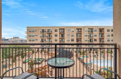 Cityplace Apartment | Colorful Yet Cozy Apartment In Uptown Dallas!