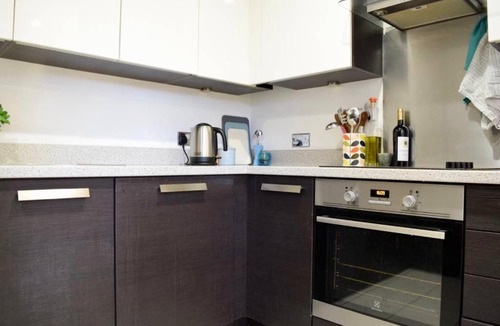 Haggerston Apartment | Colourful 1 Bedroom Flat in Haggerston