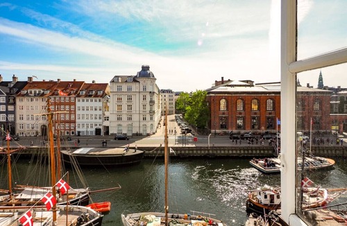 Nyhavn - Amalienborg Apartment | Colourful Nyhavn Experience