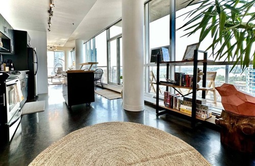 Beltline Apartment | ColoursNest- Fantastic Location with Amazing Views