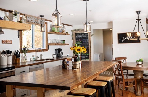 Colrain House | Colrain Winter Adventure HotTub AirHockey Firepit