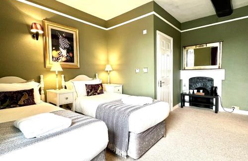 Thatcham Villa | Colthrop Manor with Gardens
