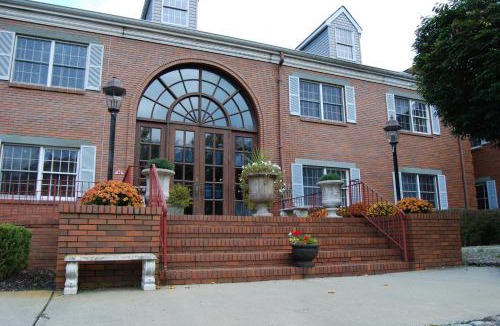 Colts Neck Hotel | Colts Neck Inn Hotel