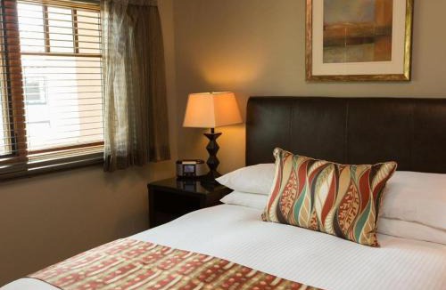 Hood River Hotel | Columbia Cliff Villas