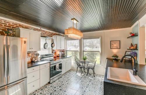 Columbia House | Columbia Cottage w/Patio: 1 Mi to Downtown!