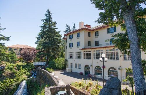 Hood River Hotel | Columbia Gorge Hotel & Spa