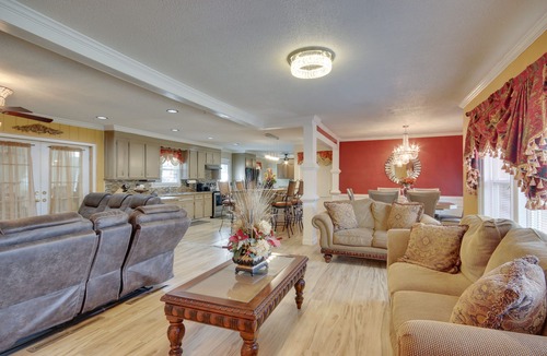 Dentsville House | Columbia Home Rental w/Hot Tub: 9 Mi to UofSC!