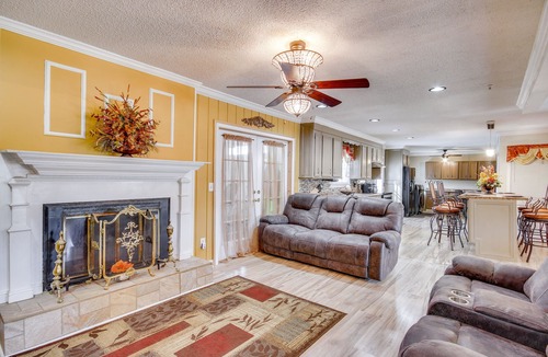 Dentsville House | Columbia Home Rental w/Hot Tub: 9 Mi to UofSC!
